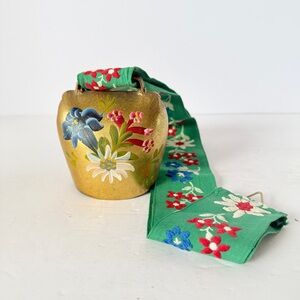 Vintage Swiss Brass Cowbell Embroidered Floral Alpine Strap – Glocken Treicheln